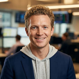 Ryan Brooks, analyste principal du trading chez Essor Invexaro